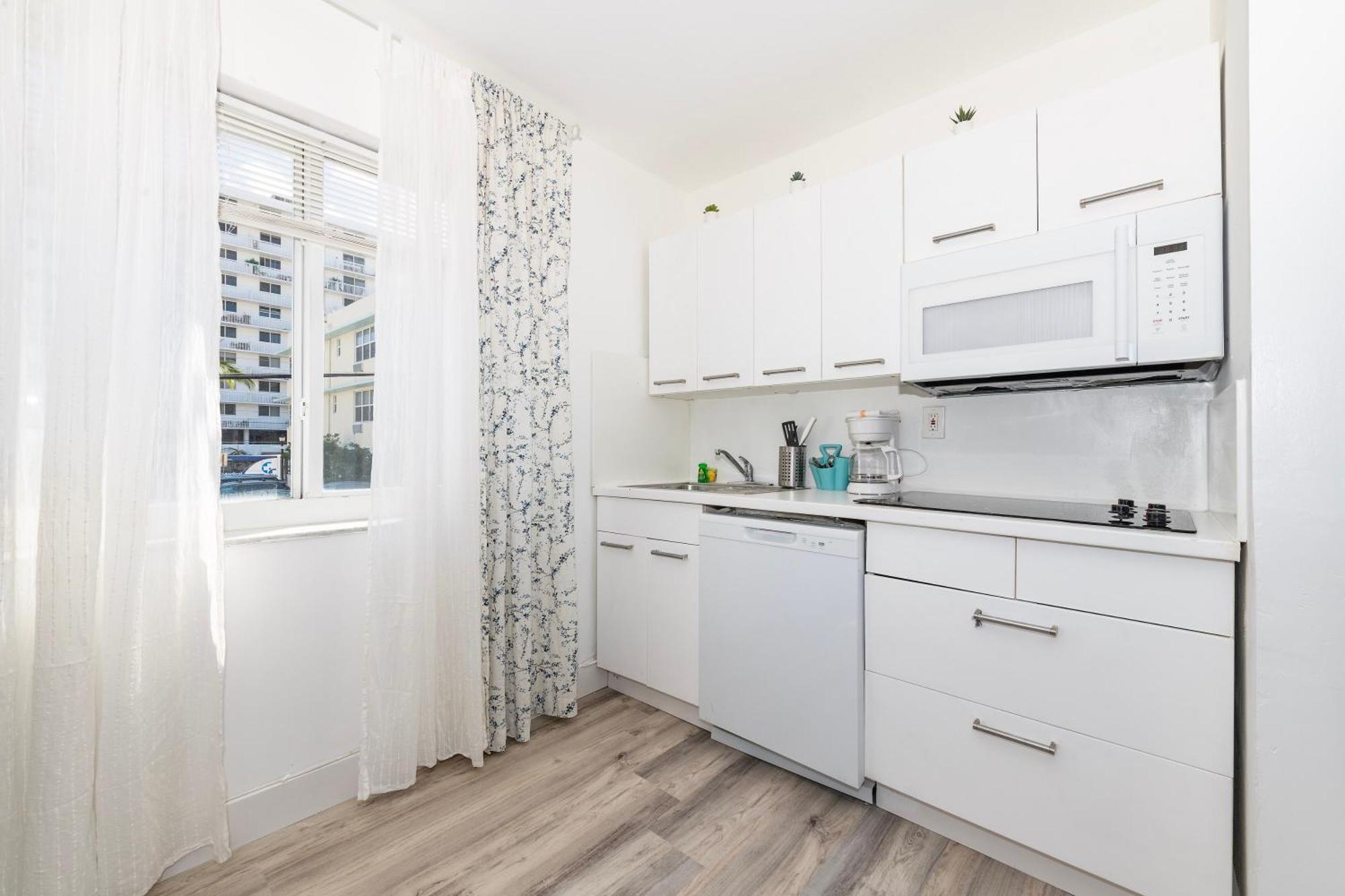 Sofi Beach Apartments ไมอามีบีช ภายนอก รูปภาพ